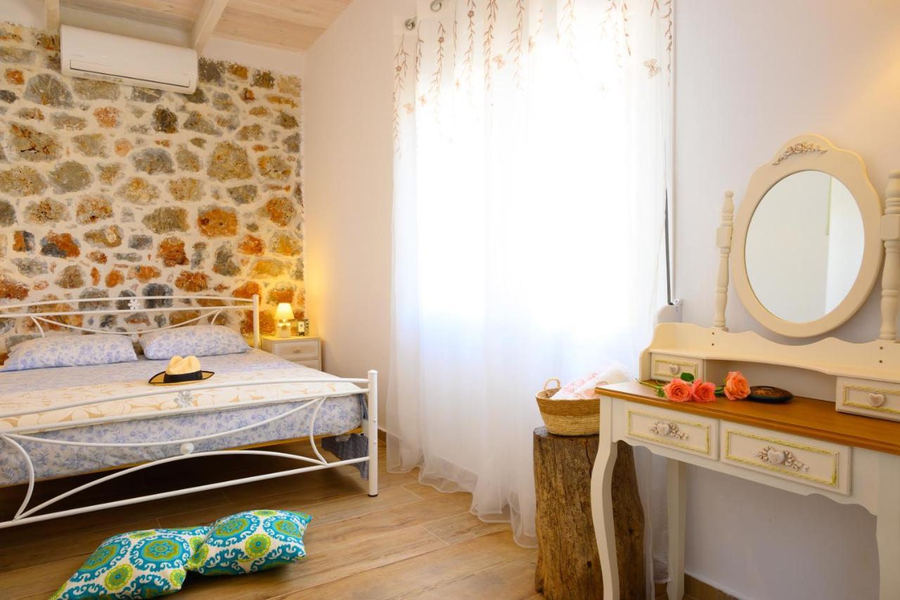Althea Villa By Breathtaking View อายิโอสนิโกลาโอส ภายนอก รูปภาพ